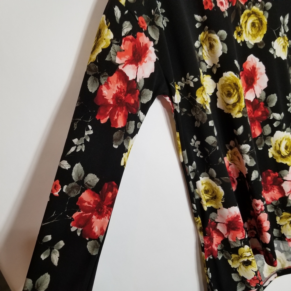 White Birch Tunic Top Women's Small Floral Oversized Hi Lo Hem Black Red Yellow - Picture 2 of 9